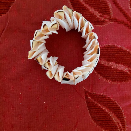Shell bracelet like new