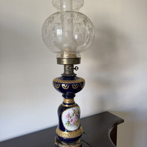 Vintage lamp with floral decoration