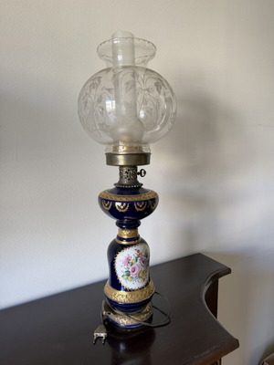Vintage lamp with floral decoration