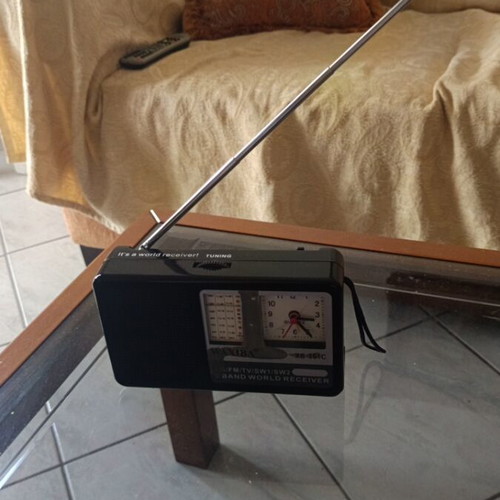 Portable radio like new with batteries and clock