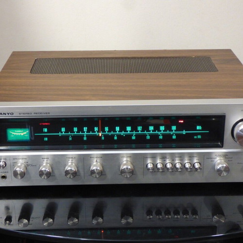 Ραδιοενισχυτής Sanyo DCX-4000K μεταχειρισμένος με ξύλινο πλαίσιο