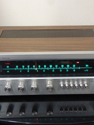 Ραδιοενισχυτής Sanyo DCX-4000K μεταχειρισμένος με ξύλινο πλαίσιο