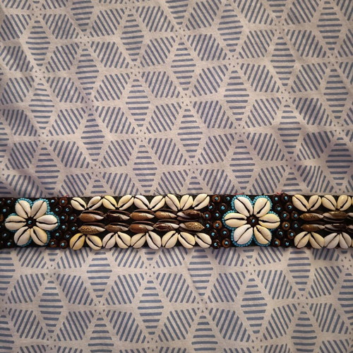 Boho vintage belt with shells and beads like new
