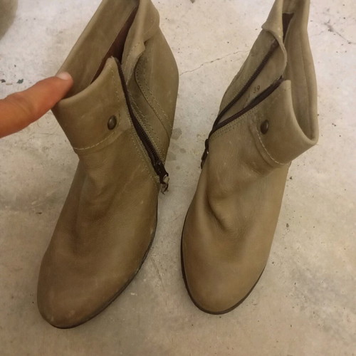 Boxer ankle boots like new, beige, size 39