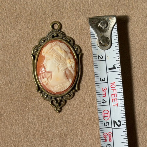 Cameo pendant genuine like new handmade