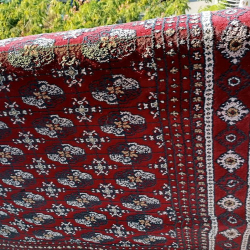 Wool rug like new, size 1.37x2.25 m, red color