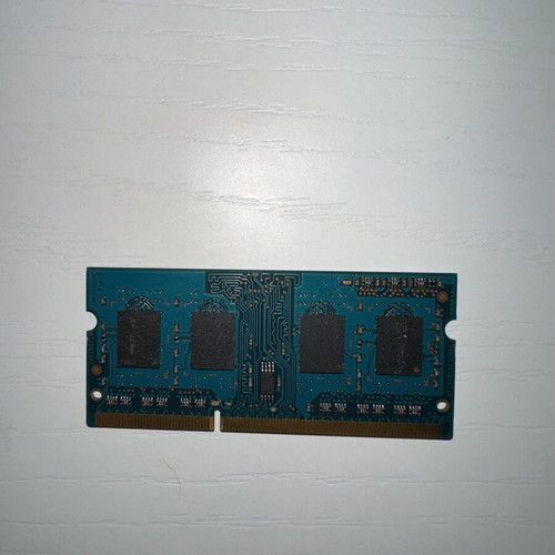 2GB DDR3 laptop RAM stick
