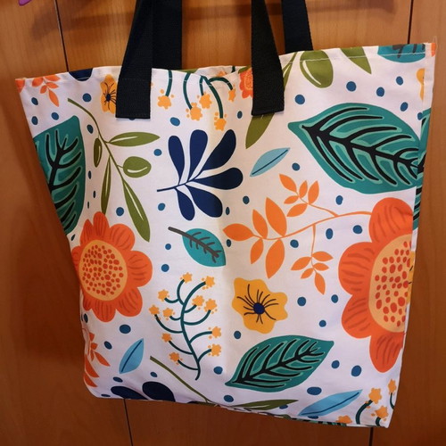 Shoulder bag with design