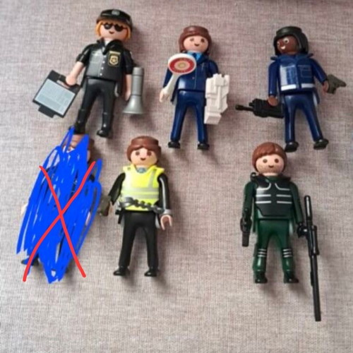 Playmobil set of 5 police figures with accessories