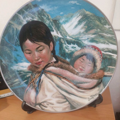 Collectible decorative plate like new by Nori Peter People of the Midnight Sun series