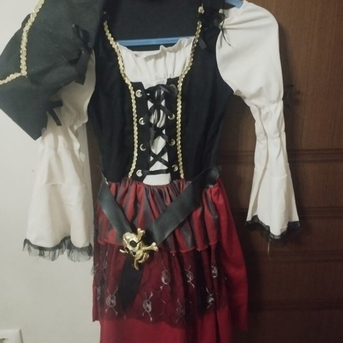Pirate costume like new, size 10-12 years