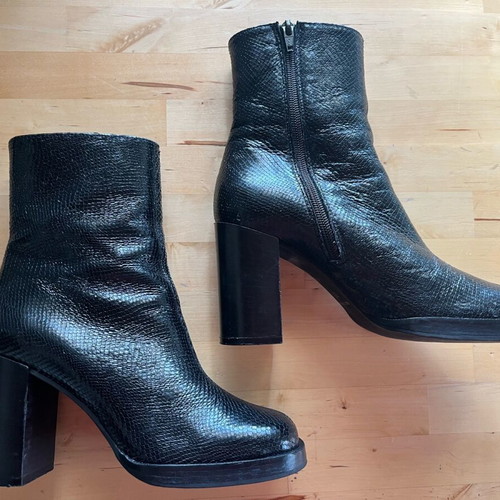 Black leather boots Italian size 36 used
