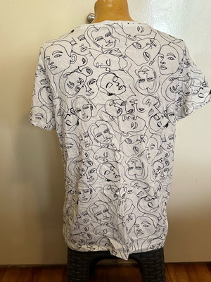 T-shirt with abstract patterns size M