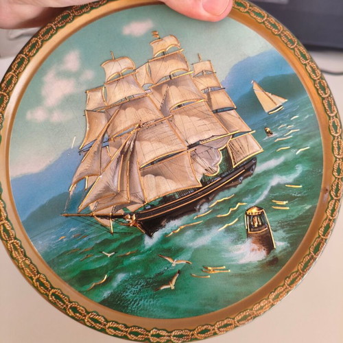 Vintage Jacobsen Bakery LTD Denmark tin box 19cm diameter 13cm height like new