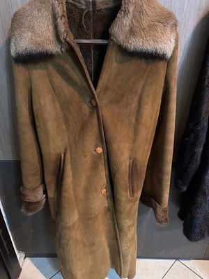 Women's coat with fox collar and cuffs like new, size M
