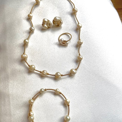 Modern jewelry set with natural pearls by Al'Oro