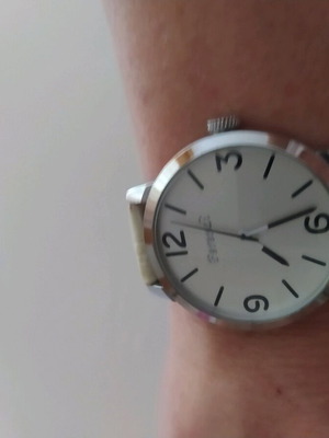 Wristwatch women's used with white dial and strap