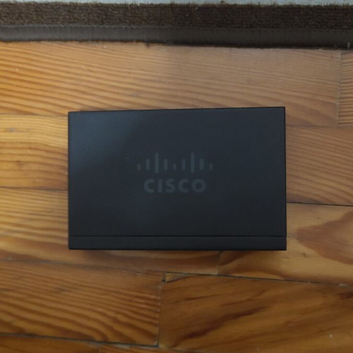 Cisco SG110D-08 Unmanaged L2 Switch with 8 Gigabit Ethernet Ports like new