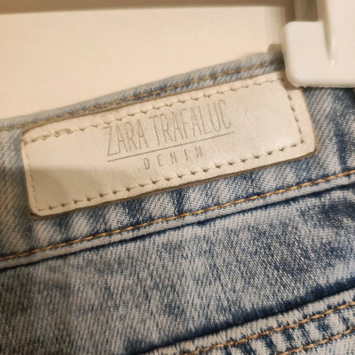 Zara women's light blue jeans like new with rips