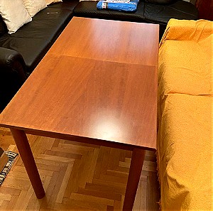 Τραπέζι κουζίνας με 4 καρέκλες από μασίφ ξύλο σε άριστη κατάσταση