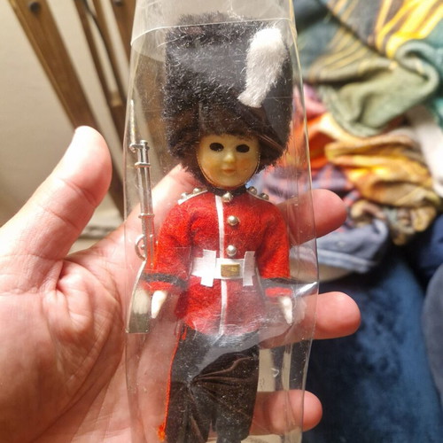 Vintage London Royal Guard souvenir doll like new