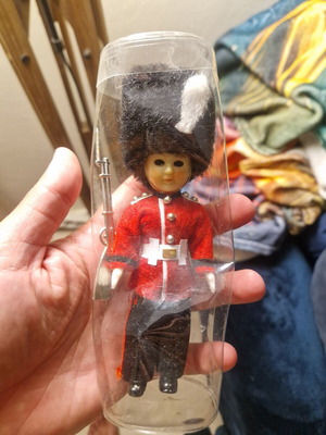 Vintage London Royal Guard souvenir doll like new