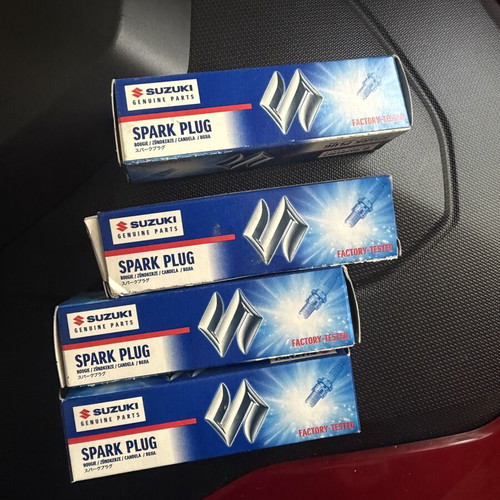 Iridium spark plugs CR9EIA-9 Suzuki like new, set of 4