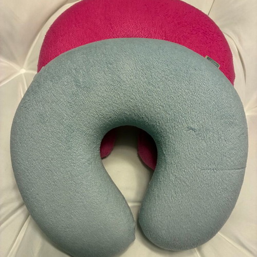 Neck pillows set of 2 for airplane, pink and light blue with zipper