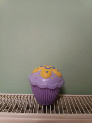 Cupcake doll like new