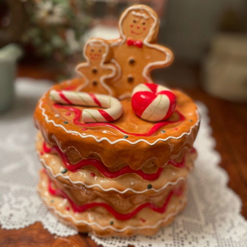 Gingerbread ceramic cookie jar like new