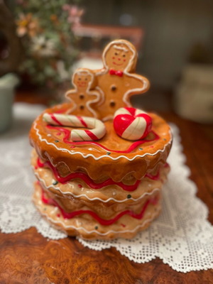 Gingerbread ceramic cookie jar like new