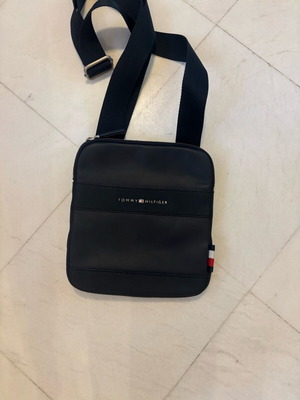 Tommy Hilfiger bag like new, black and blue