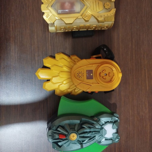 Gormiti collection with tower, ship, castle, 3 bracers and figures