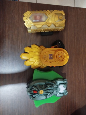 Gormiti collection with tower, ship, castle, 3 bracers and figures