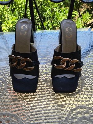Sandals like new with square toe and thick heel, pink gold chain