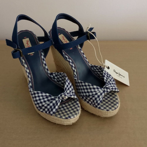 Pepe Jeans espadrille sandals size 38 like new, blue and white