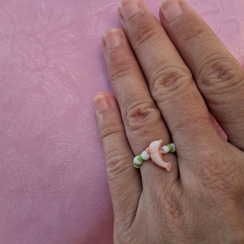 Elastic ring with beads like new, small size 1.6 cm diameter