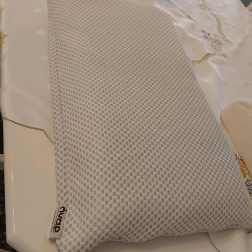 Onar anatomical sleep pillows like new with silicone