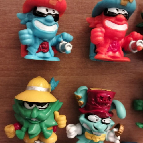 Piratix figures used, set of 8 without weapons