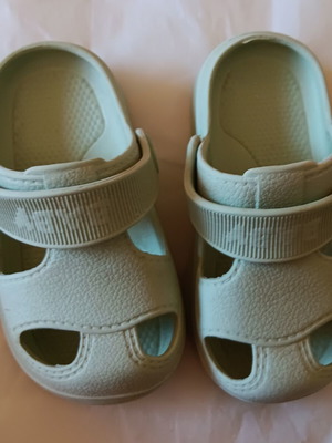 Baby sandals size 15 used, green, 12-24 months