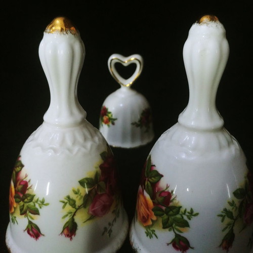 Royal Albert Old Country Roses decorative bells like new, set of 3