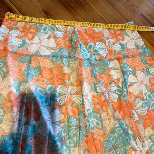 Light skirt like new, orange and turquoise, size XL