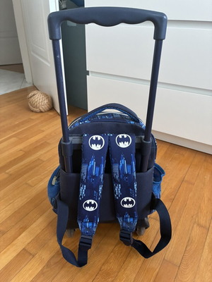 Batman kindergarten trolley bag with glow-in-the-dark details