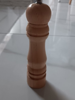 Classic wooden pepper salt mill new, manual grinder