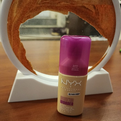 NYX Make 'Em Wonder Foundation 05 Fair Ivory like new