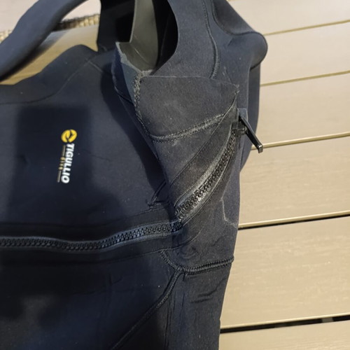 Diving suit set like new, 5mm thickness with gloves and socks