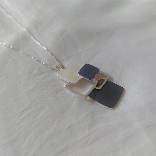 Geometric Blue necklace like new, modern design in silver and blue
