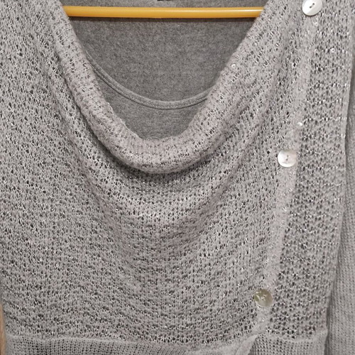 Blouse like new with lace, sequins and shell buttons, gray, size M