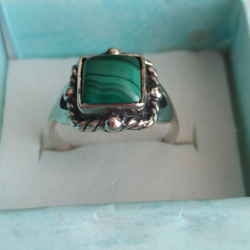 Silver 925 ring with malachite, handmade vintage, like new
