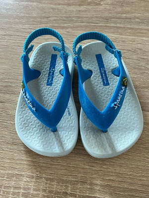 Ipanema baby sandals like new, size 19/20, blue